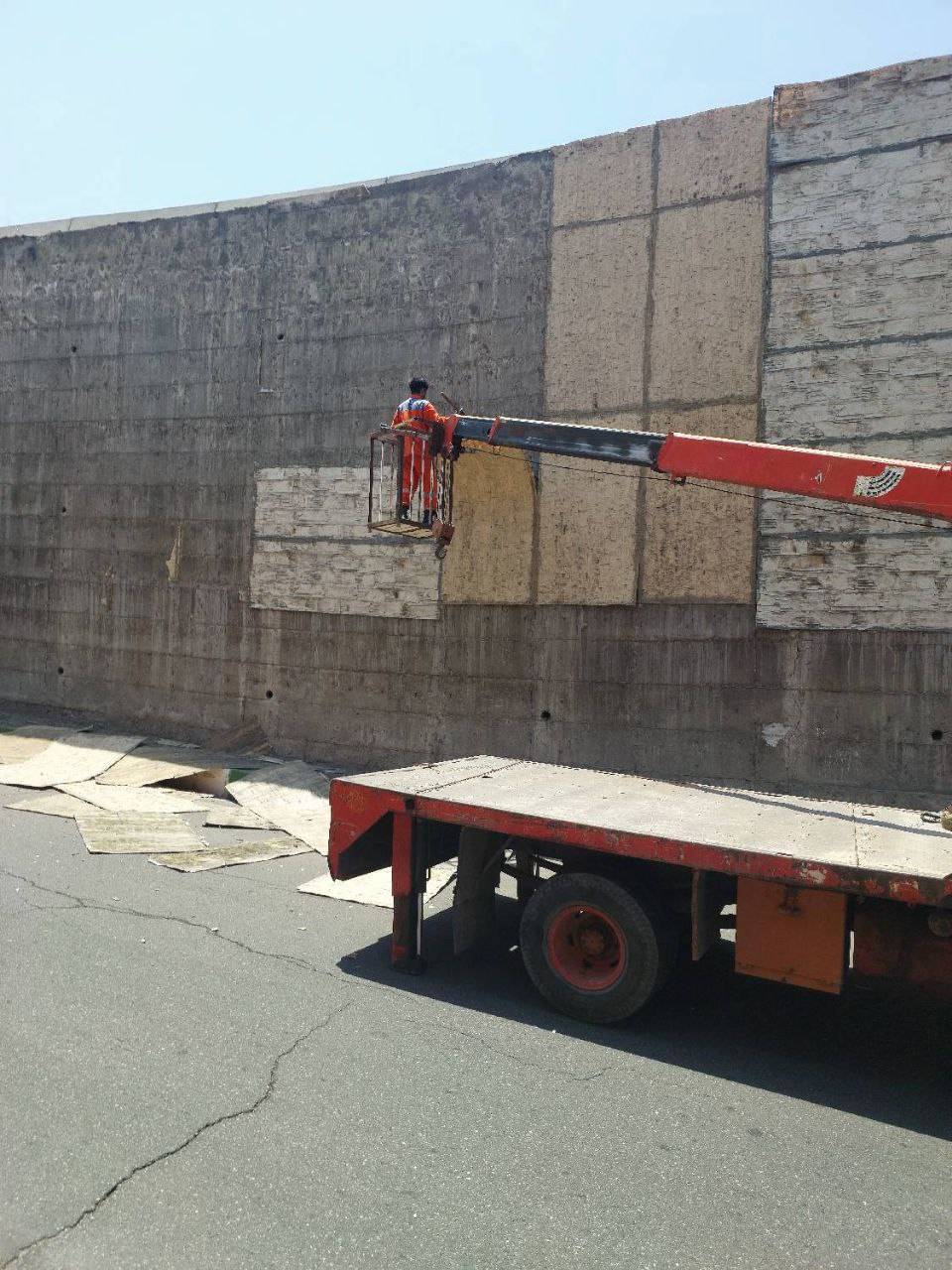  پنل های دیوارپوش بدنه پل شهید بابایی جمع آوری شد 